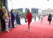 Diana Atamaint, la actual Presidenta del Consejo Nacional Electoral del Ecuador (CNE), prefirió un vestido casual rojo.