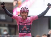 Favorito. El ciclista colombiano ganó la etapa de ayer vestido de rosa.
