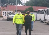 Custodiados por agentes de la Policía, los sospechosos llegaron al Cuartel Modelo.