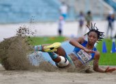 Zaldívar fue plata en el reciente Sudamericano de Atletismo de Mayores. Saltó con medias, en las que llevaba fotos de sus seres queridos de Cuba.