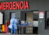Vista de la entrada de la unidad de emergencia con pacientes covid-19 del hospital Iess del Sur en Quito (Ecuador).