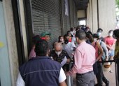 Guayaquil. Fila en la avenida 9 de Octubre, en el Registro Civil, para sacar la cédula u otros documentos.