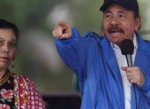 La pareja que domina Nicaragua rechaza las críticas que le llueven del extranjero por el arresto de miembros de la oposición.
