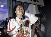 La candidata presidencial derechista Keiko Fujimori se dirige a sus simpatizantes durante una manifestación hoy, en Lima (Perú). EFE/ Antonio Melgarejo.