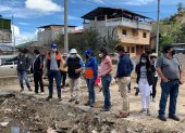 Autoridades, conjuntamente con los afectados, inspeccionaron la zona amenazada por hundimientos.