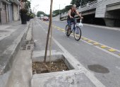 14-06-2021-Alex Lima-Av. Barcelona los huecos para los arboles no dejan maniobrar al ciclista