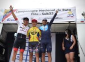 Chalequito Cepeda (c) ganó la prueba escoltado por Byron Guamá y Segundo Navarrete.
