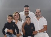 Familia. Christopher y Lucas, hijos de Cristhian; Sonia Tello y Fernando Noboa, padre del futbolista.