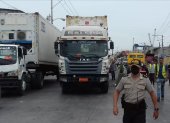 Los conductores de trailers hicieron un plantón en Trinipuerto, después de que uno de sus compañeros de trabajo fue herido por una bala, en un intento de asalto.
