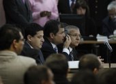 Casación. Rafael Correa pasó la audiencia pegado a su teléfono y a su tableta electrónica