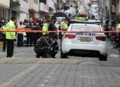 Diligencias. El domingo 13, peritos de Criminalística llegaron al sur de Quito. Ahí dos policías recibieron disparos mientras estaban en la patrulla.