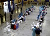 Vista general de una jornada de vacunación contra la covid-19 para personas con discapacidad y adultos mayores en el Centro de Exposiciones en Quito (Ecuador).