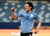 Edinson Cavani celebra el segundo gol de Uruguay ante Bolivia por la Copa América.