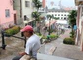 Escalinatas. Este acceso al cerro Santa Ana es uno de los atractivos de la ciudad. El turista aún no regresa.