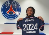 Ethan Mbappé, de 15 años, firmó un contrato con el poderoso club francés.