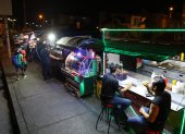 Dinamismo. En Sauces 8 hay al menos seis food truck que llenan de vida y color el sitio.