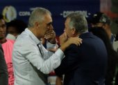 Gustavo Alfaro conversó con Tite al final del partido. Su mensaje recorrió el continente.
