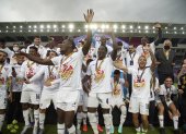 Los jugadores de Liga de Quito celebran por un nuevo título oficial para sus vitrinas. El cuadro albo es el único que ha ganado la Supercopa de Ecuador. Van dos ediciones.