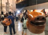 El Museo Nahim Isaías acoge una parte de las creaciones de la Bienal Nómades, como ‘Soy un puerco y los demás también’.
