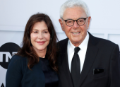 El cineasta estadounidense Richard Donner y su esposa Lauren Schuler Donner.