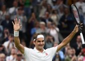 Federer celebra tras imponerse a Sonego en Londres por parciales de 7-5, 6-4 y 6-2. Va a cuartos de final.