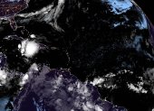 Imagen satelital cedida este domingo por la Oficina Nacional de Administración Oceánica y Atmosférica (NOAA) en la que se registró la ubicación de la tormenta tropical Elsa.