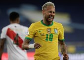 Neymar festeja la clasificación de la selección brasileña a la final de la Copa América.