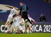 Argentina gana 1-0 a Brasil en el mítico Maracaná.
