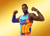 LeBron James llega a la serie ídolos del videojuego "Fortnite" como personaje con tres atuendos personalizables "que fusionan lo mejor del estilo de esta estrella de la NBA dentro y fuera de la cancha" y que estarán disponibles el 14 de julio, informa la compañía EpicGames en un comunicado.