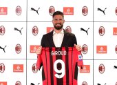 El delantero francés de 34 años jugará las próximas dos temporadas en el AC Milan.