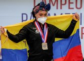 Fotografía de archivo de la ecuatoriana Neisi Dajomes posando con la medalla de oro de 76kg del Campeonato Panamericano de Mayores de Levantamiento de Pesas, el 22 de abril de 2020 en Santo Domingo (República Dominicana).