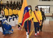 Kiara Rodríguez y Darwin Castro recibieron la Bandera de Ecuador. 


23 DE JULIO DEL 2021

. Angelo Chamba. (ag-extra ag-expreso ag-quito)