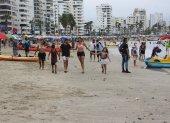 Un mayor número de bañistas se observó en la playa de Salinas, ayer en la tarde.