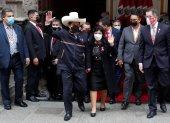 El presidente entrante del Perú, Pedro Castillo, acompañado de su familia llega al Palacio de Gobierno para la ceremonia de Investidura hoy, en Lima (Perú).