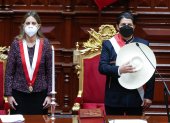 Fotografía cedida por la Presidencia del Perú de María del Carmen Alva, presidenta del Congreso, durante la ceremonia de toma del nuevo presidente de Perú, Pedro Castillo, hoy en el Congreso en Lima.