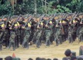 Las Fuerzas Armadas Revolucionarias de Colombia,  antes de entregar las armas.