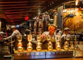 Un local de Starbucks Reserve de Estados Unidos, en el que se venden productos exóticos.