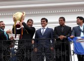 Nassib Neme, presidente de Emelec, en Carondelet junto al exmandatario Rafael Correa, durante el festejo de uno de los títulos nacionales del conjunto millonario.