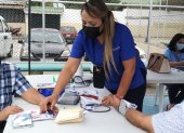 A los asistentes se les tomó la presión arterial y la saturación de oxígeno. Se les brindó otros servicios de manera gratuita.