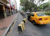 Medida. Con estos muros colocados en el lugar donde hacían estación los taxirrutas amaneció la ciudad.
