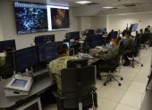 Seguridad. La Fuerza Aérea Ecuatoriano (FAE) mantiene vigilado el espacio aéreo en un Centro de Control y Vigilancia.