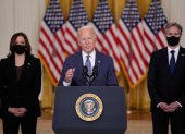 En la imagen, el presidente de EE.UU., Joe Biden (c), habla sobre la situación en Afganistán, este 20 de agosto de 2021, en la Casa Blanca, Washington.