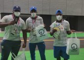 Jordi Congo, Damián Carcelén y Roberto Chalá, paratletas ecuatorianos, en su llegada a la Villa Olímpica.