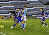 Joao Rojas celebra su segundo gol, con el que Emelec rescató un punto ante 9 de Octubre en el estadio Modelo.