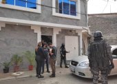 Durante el operativo, la Policía allanó varios inmuebles en Guayaquil, tras lo cual detuvo a las 12 personas.