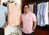 Juan Carlos Orellana, gerente del negocio Guayaberas Orellana.