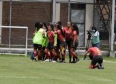 Las jugadoras del Deportivo Cuenca festejan tras la victoria en la primera final.