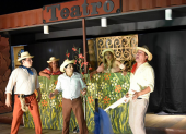 Grupo teatral "Ellos" en Guayarte.