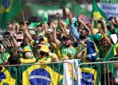 Simpatizantes del presidente Jair Bolsonaro se manifiestan en apoyo del mandatario hoy, día de la Independencia brasileña, en Brasilia (Brasil).