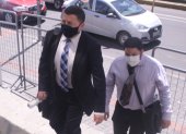 Abogado. Stalin Raza, uno de los defensores del funcionario preso en la cárcel 4 de Quito, a su ingreso a la Corte Nacional de Justicia el martes.